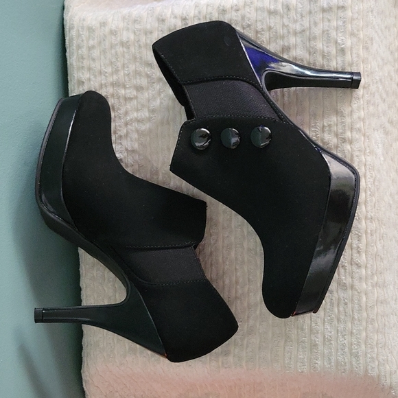 UNLISTED (KENNETH COLE)~ Heeled Shoe, Black, 6 - Picture 4 of 8